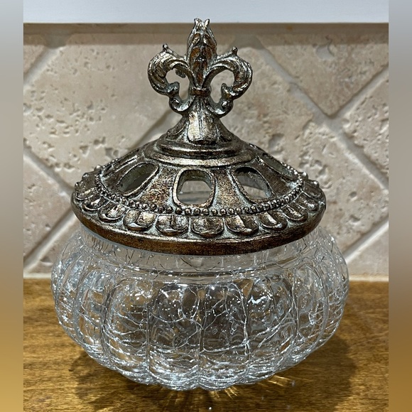 Vintage filigree crackled glass vanity jar. - Picture 3 of 9